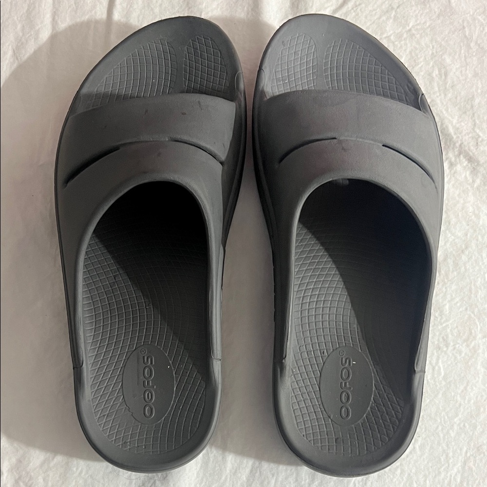 OOFOS Men's Charcoal Slide Sandals Men 7 Women 9 #B-8